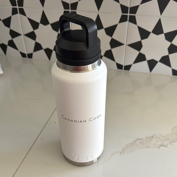 YETI White Insulated Rambler Water Bottle - Picture 1 of 5
